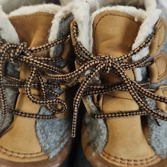 Sorel Sz 8 Gray and Tan Winter Boots - Picture 4 of 16